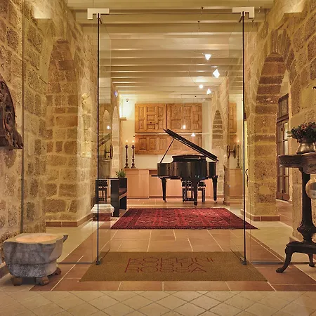 Otel Kokkini Porta Rossa