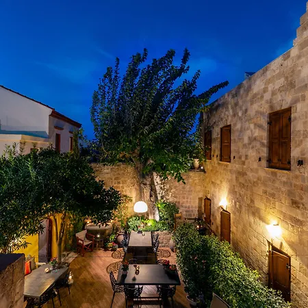 Otel Kokkini Porta Rossa