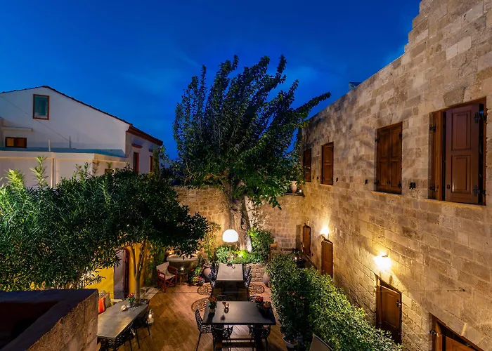 Otel Kokkini Porta Rossa